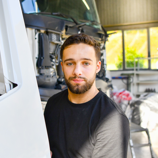 Jean Benitez — Tôlier en carrosserie, Carrosserie Atlas SA